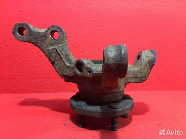 Кулак передний левый Toyota Celica T230 1zzfe 2004