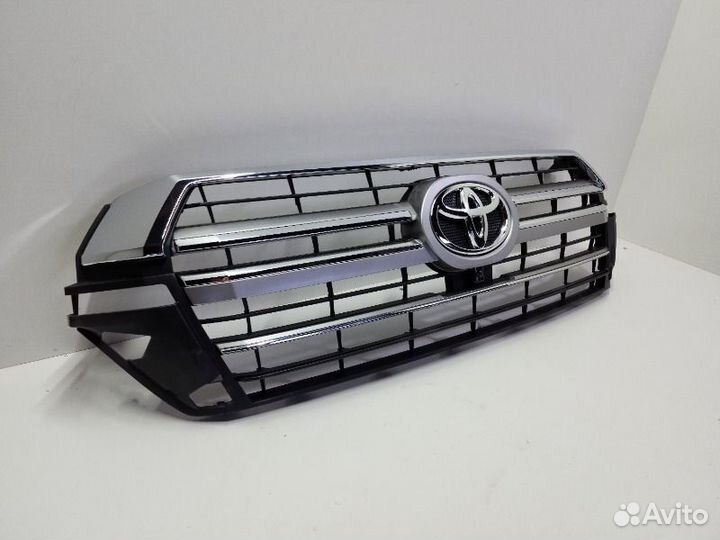 Решетка радиатора передняя Toyota Land Cruiser 200