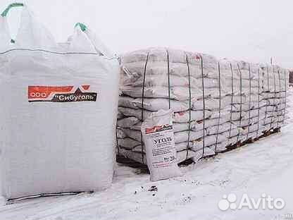 Уголь в мешках на поддонах