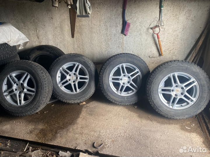 Зимние колеса 225/70 R16