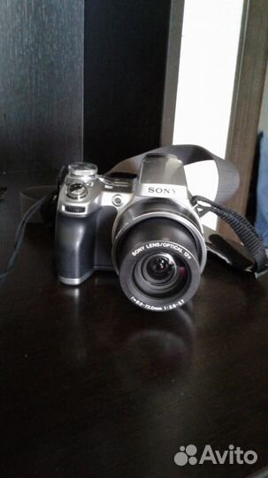 Цифровая фотокамера Sony Cyber-shot
