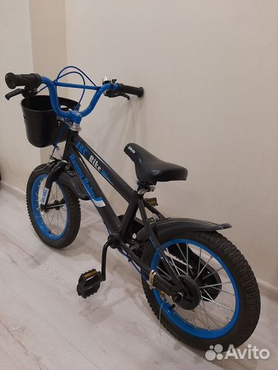 Детский велосипед четырехколесный