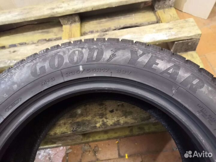 Goodyear EfficientGrip SUV 235/55 R17