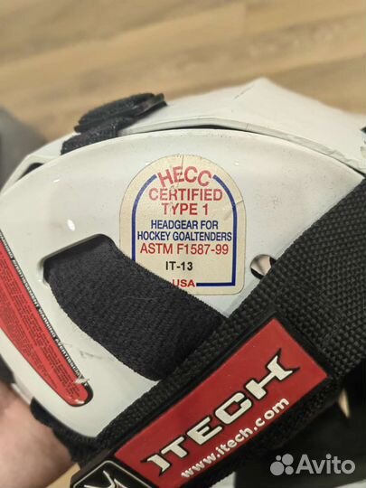 Хоккейный вратарский шлем