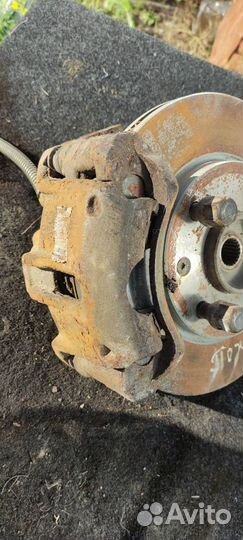 Кулак поворотный левый Пежо 206