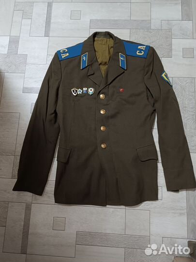 Китель военный СССР со значками