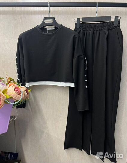 Женский спортивный костюм