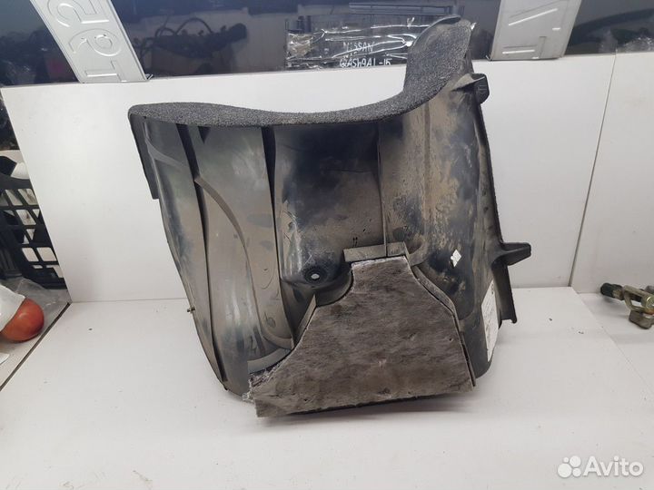 Обшивка багажника (правая) (BMW 5)