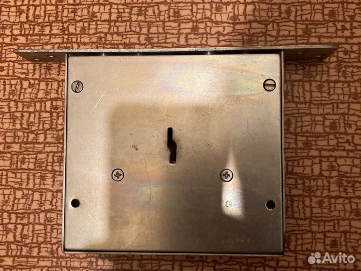 Замок дверной