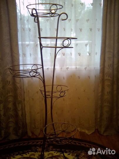 Кованая цветочница