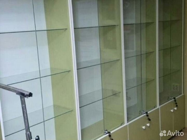 Витрина для торговли стеклянная