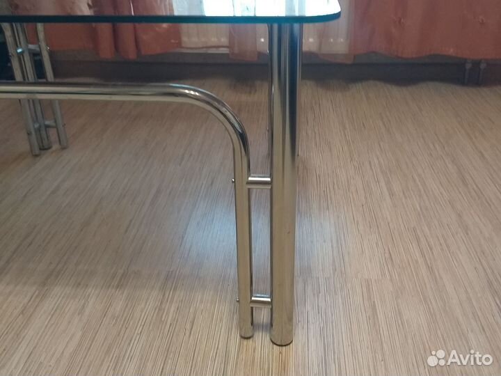 Стол стеклянный