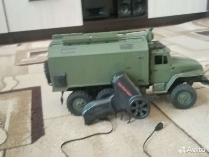 Продам машынку на пульте управления Урал
