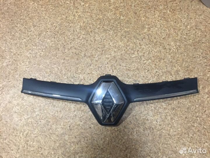 Молдинг решетки радиатора Logan 2