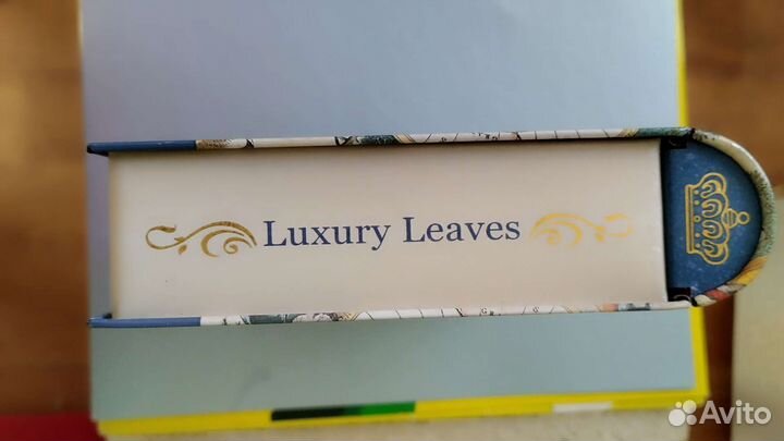 Жестяная банка в виде книги из- под чая