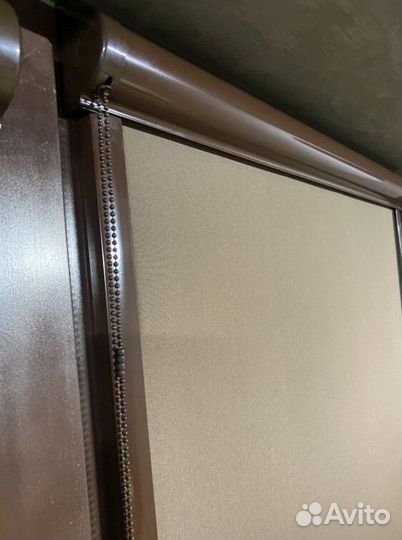 Рулонные шторы в коробе и с направляющими V5722