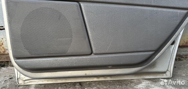 Задняя правая дверь Jeep Grand Cherokee Laredo