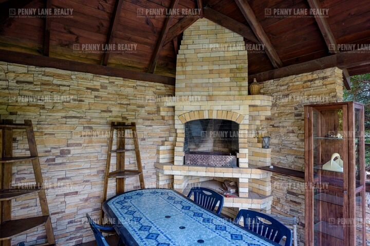 Коттедж 296 м² на участке 6 сот.