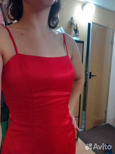 Алое красное вечернее платье