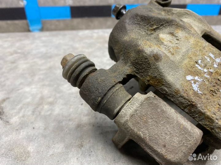 Суппорт передний левый Hyundai Accent 2 1.5 G4EC