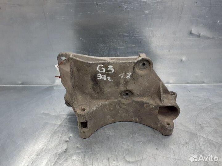 Кронштейн генератора Volksvagen Passat B3