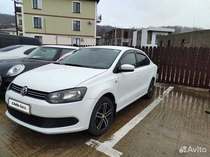 Volkswagen Polo 1.6 МТ, 2012, битый, 330 000 км