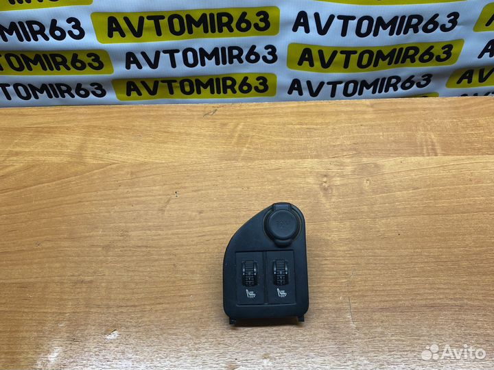 Peugeot 408 1.6 МКПП кнопки обогрева сидений