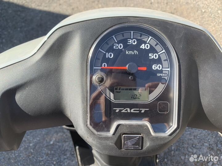 Скутер Honda tact
