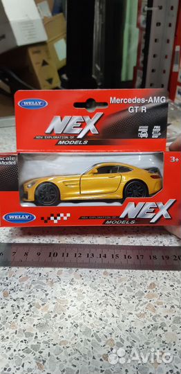 Модель Welly 1:38 Mercedes-AMG GT R
