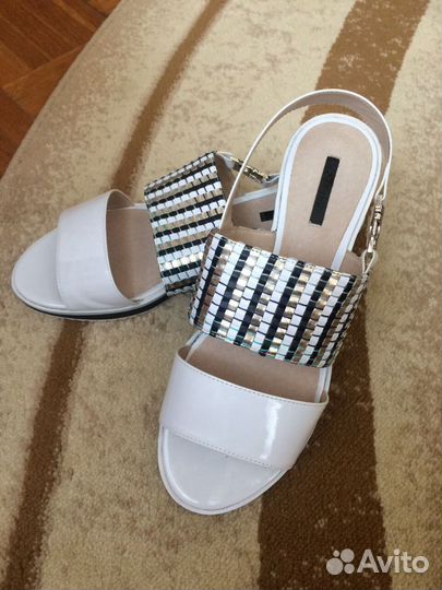 Продаются новые женские босоножки