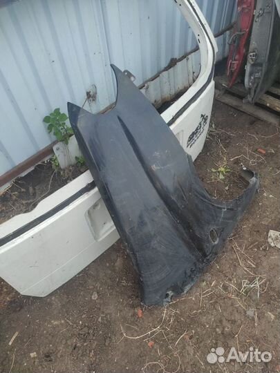 Крыло переднее правое Митсубиси Динго 1998-2002