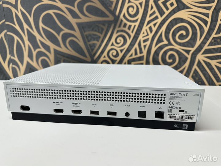Xbox One S 1tb / 2 геймпада