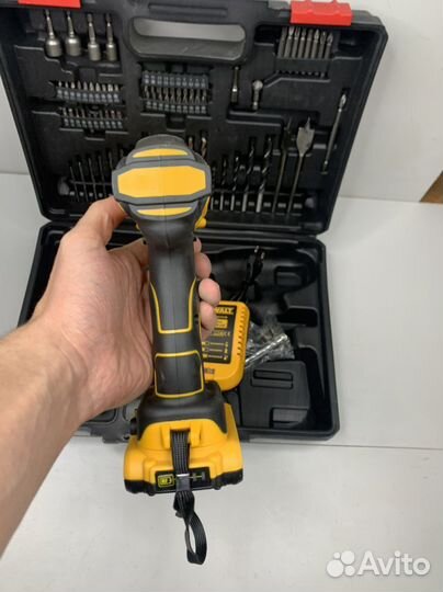 Шуруповерт Dewalt 21v ударный