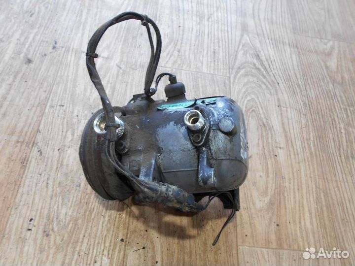 Компрессор системы кондиционирования BMW 5-серия