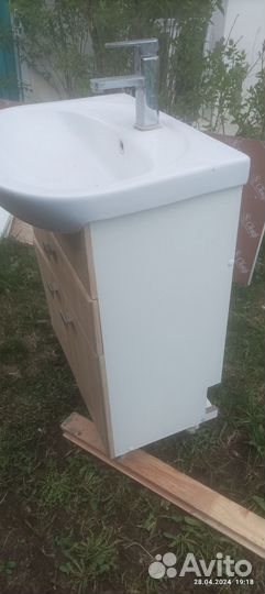 Тумба с раковиной для ванной