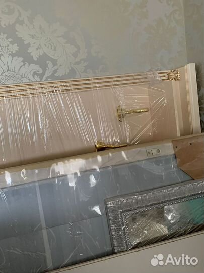 Вешалка в прихожую с обувницей новая