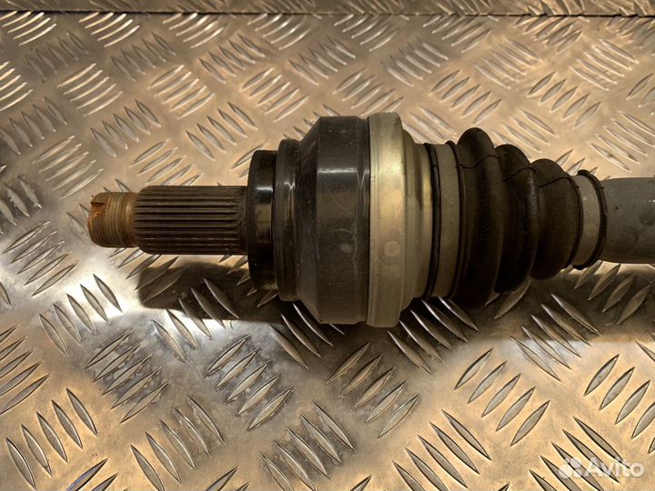 Задняя левая полуось BMW F01 F07 F13 50i