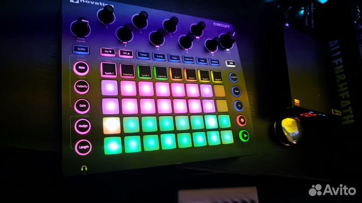 Грувбокс novation circuit