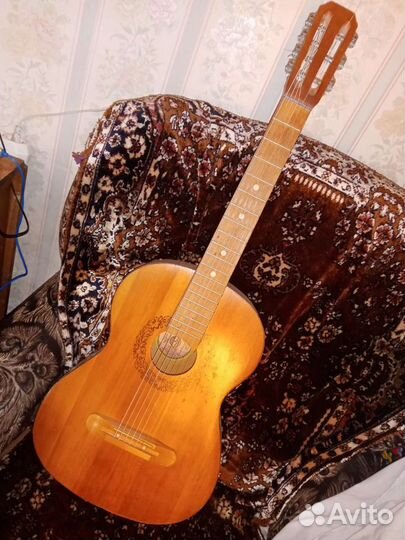 Акустическая гитара