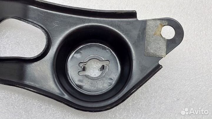 Кронштейн подрамника передний правый Kia K5 DL3