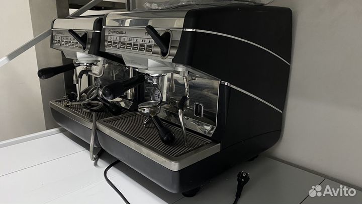 Кофемашина nuova simonelli appia life 2 gr v