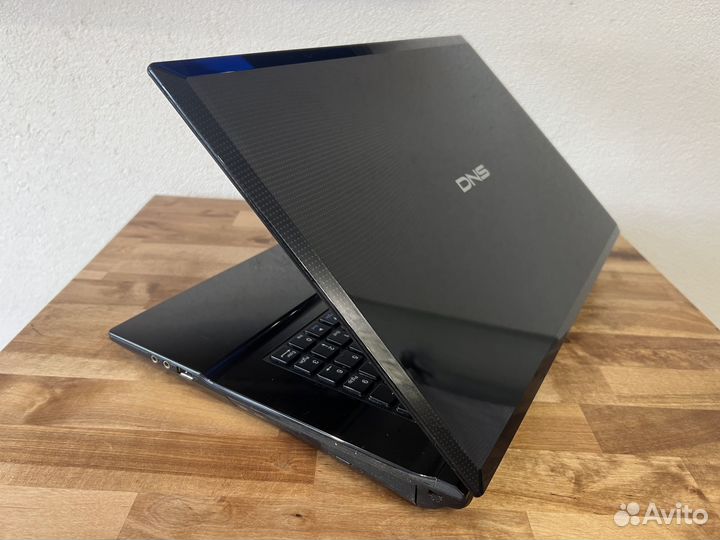 Огромный 17.3