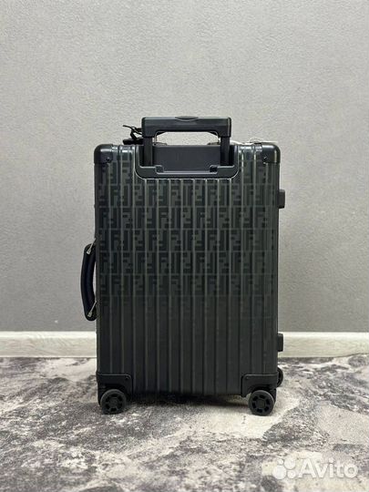 Чемодан fendi rimowa