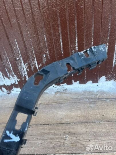 Крепление бампера заднее левое Hyundai Sonata