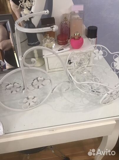 Подставка под цветы металлическая