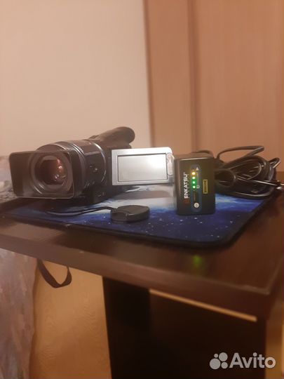 Продам видеокамеру Sony HDR-HC1E MiniDV