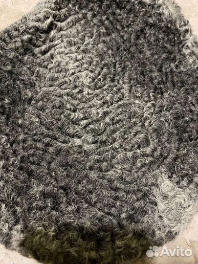 Берет и воротник из каракуля