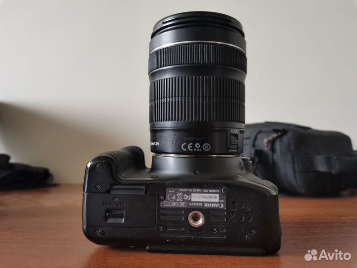 Зеркальный фотоаппарат Canon 650d