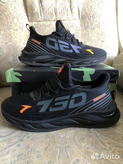 Кроссовки мужские 42 размер