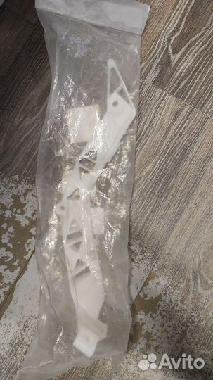 TYG MZ99012AR Направляющая заднего бампера правая